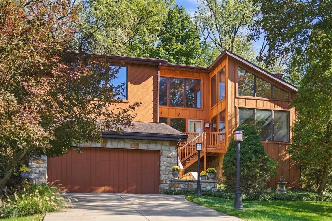 4282 Forest Glen Dr, Allison Park, PA 15101 Welcome to this unique home in Hampton Township!