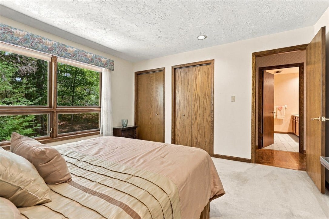 4282 Forest Glen Dr, Allison Park, PA 15101 How nice to look out the windows from this room!
