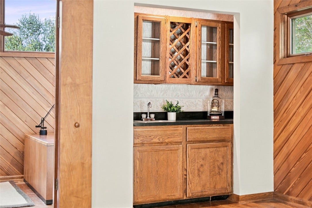 4282 Forest Glen Dr, Allison Park, PA 15101 A wet bar is featured adjacent to the family room.