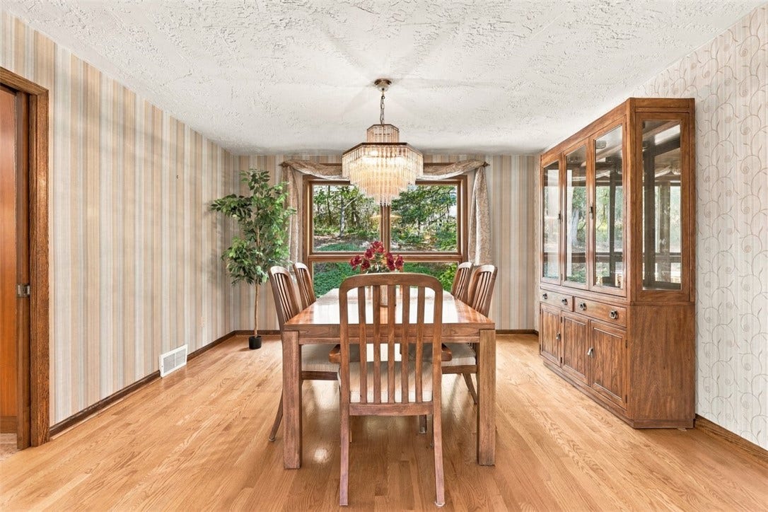 4282 Forest Glen Dr, Allison Park, PA 15101 The dining room is stunning!