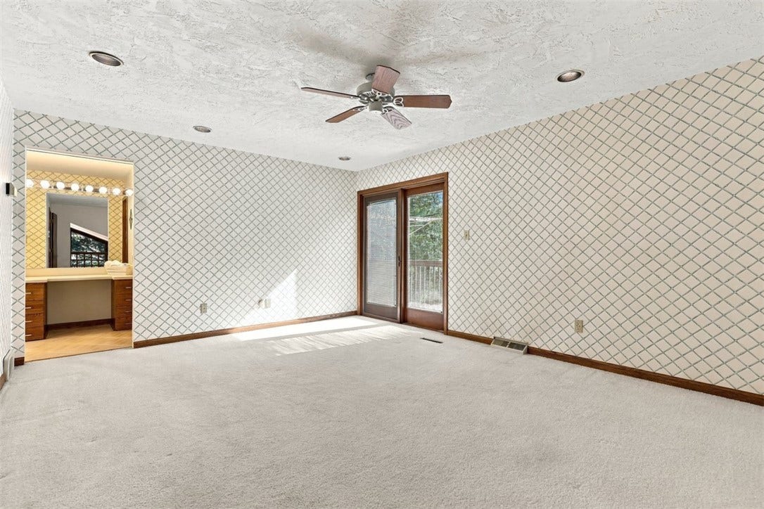 4282 Forest Glen Dr, Allison Park, PA 15101 The primary suite is huge!