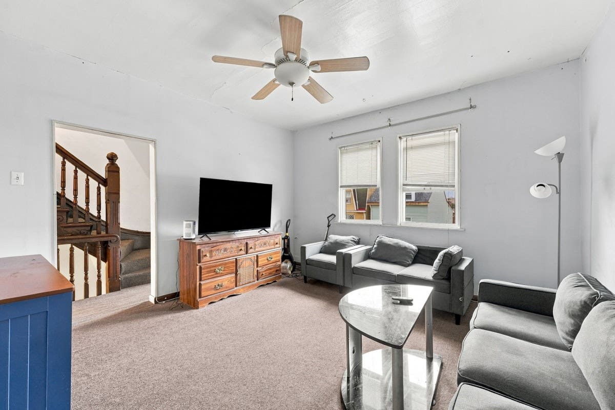4911 Sciota Street, Pittsburgh, PA 15224 2nd and 3rd floor apartment has a large eat-in kitchen, living room, 1/2 bath on the 2nd level, three bedrooms and full bathroom on the 3rd floor.
