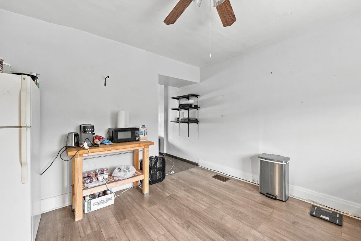 4911 Sciota Street, Pittsburgh, PA 15224 2nd and 3rd floor apartment has a large eat-in kitchen, living room, 1/2 bath on the 2nd level, three bedrooms and full bathroom on the 3rd floor.