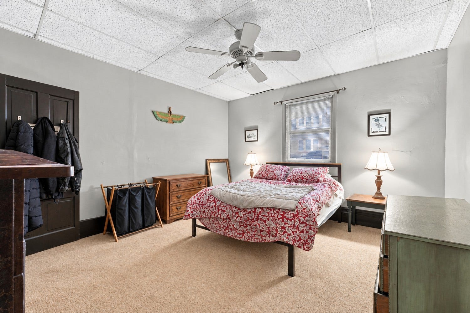 4911 Sciota Street, Pittsburgh, PA 15224 1st floor apartment has living room, large eat-in kitchen, spacious bedroom and full bathroom.