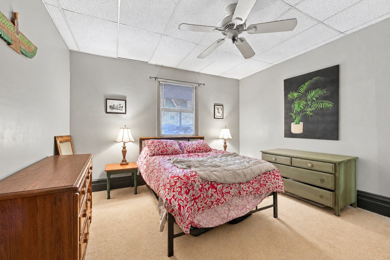 4911 Sciota Street, Pittsburgh, PA 15224 1st floor apartment has living room, large eat-in kitchen, spacious bedroom and full bathroom.
