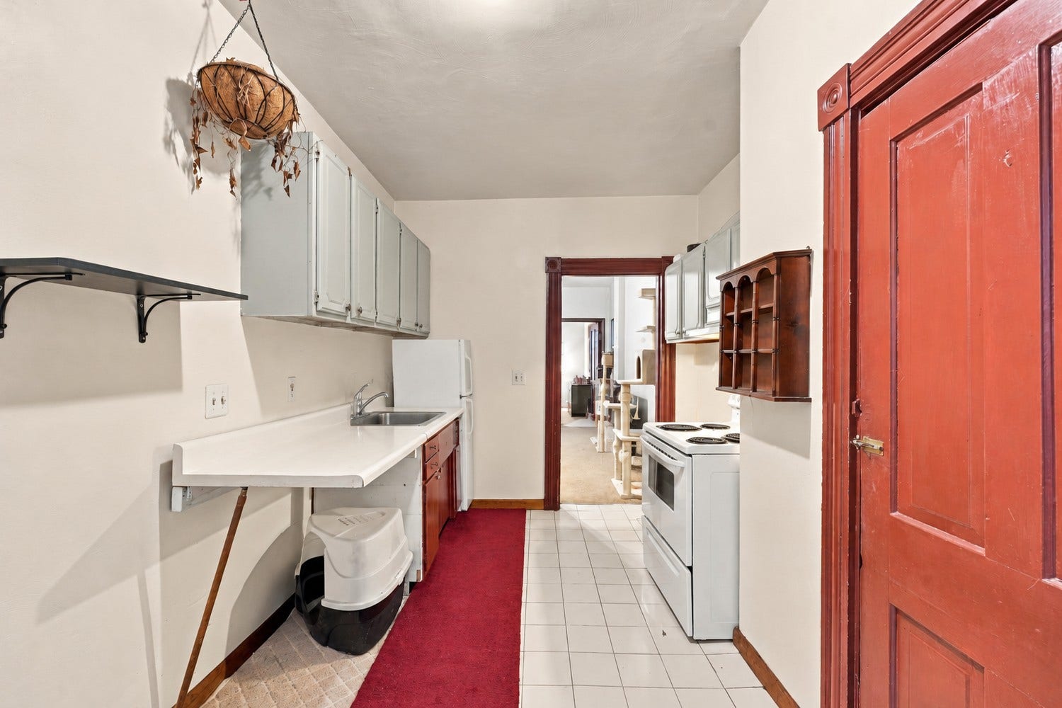 4911 Sciota Street, Pittsburgh, PA 15224 1st floor apartment has living room, large eat-in kitchen, spacious bedroom and full bathroom.