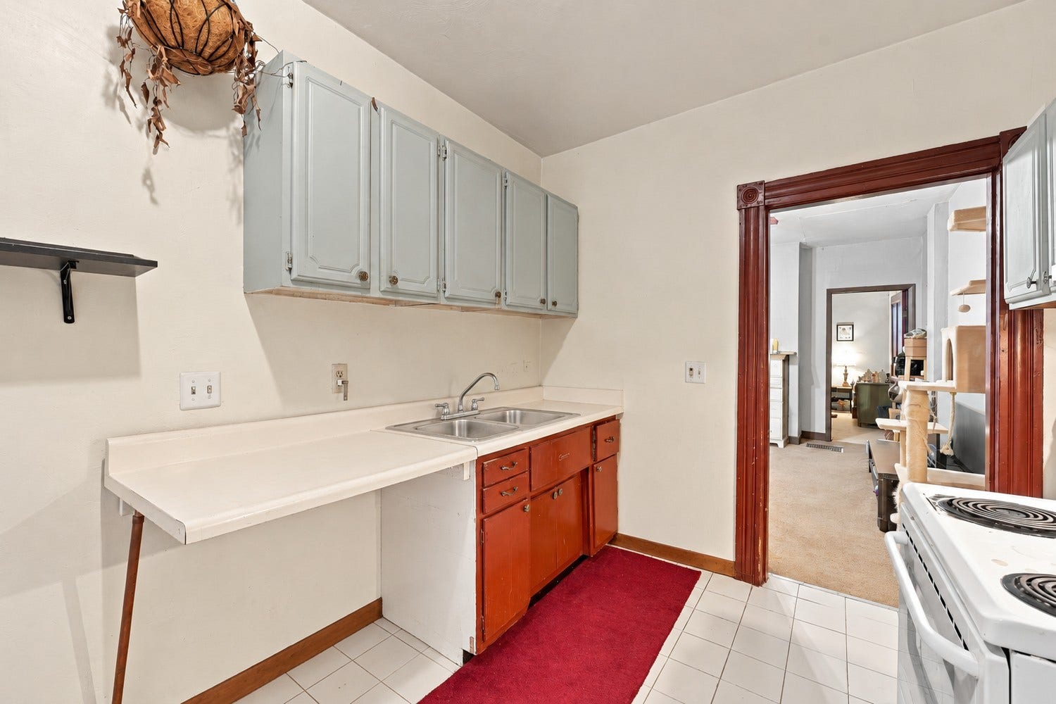 4911 Sciota Street, Pittsburgh, PA 15224 1st floor apartment has living room, large eat-in kitchen, spacious bedroom and full bathroom.