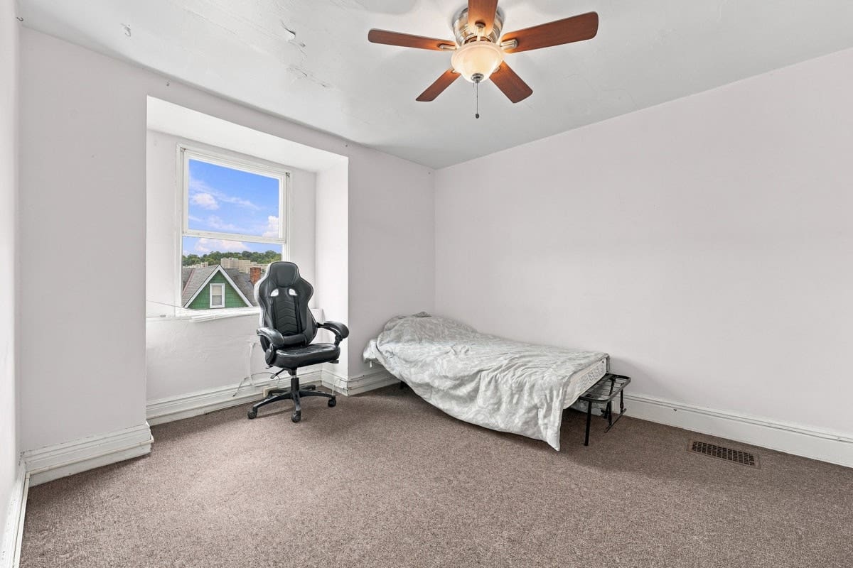 4911 Sciota Street, Pittsburgh, PA 15224 2nd and 3rd floor apartment has a large eat-in kitchen, living room, 1/2 bath on the 2nd level, three bedrooms and full bathroom on the 3rd floor.