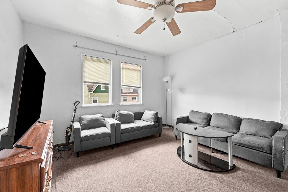 4911 Sciota Street, Pittsburgh, PA 15224 2nd and 3rd floor apartment has a large eat-in kitchen, living room, 1/2 bath on the 2nd level, three bedrooms and full bathroom on the 3rd floor.