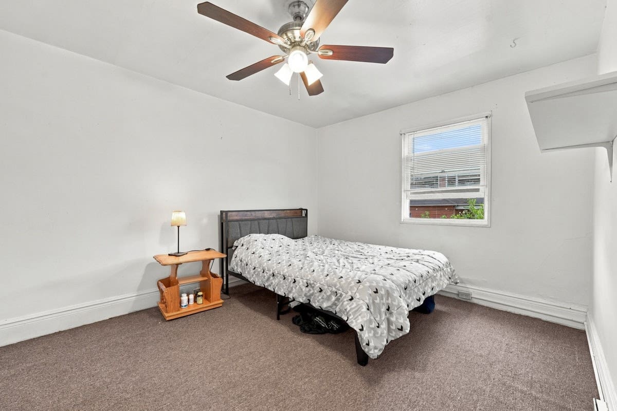 4911 Sciota Street, Pittsburgh, PA 15224 2nd and 3rd floor apartment has a large eat-in kitchen, living room, 1/2 bath on the 2nd level, three bedrooms and full bathroom on the 3rd floor.