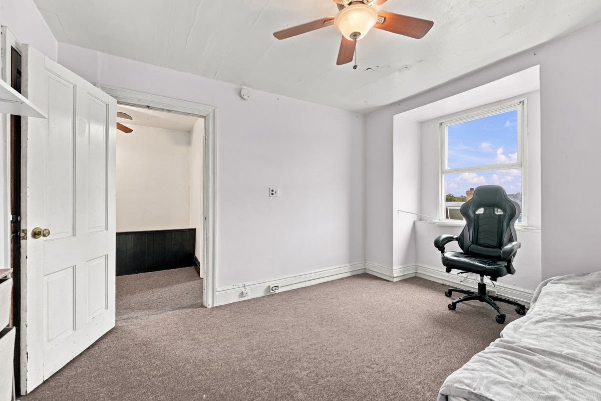 4911 Sciota Street, Pittsburgh, PA 15224 2nd and 3rd floor apartment has a large eat-in kitchen, living room, 1/2 bath on the 2nd level, three bedrooms and full bathroom on the 3rd floor.