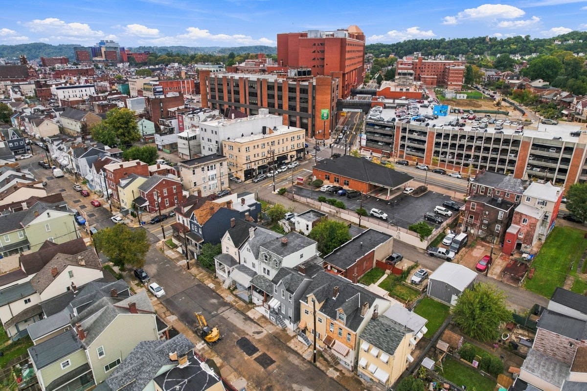 4911 Sciota Street, Pittsburgh, PA 15224 Great location in the heart of Bloomfield. Close to West Penn Hospitals, shops and restaurants.