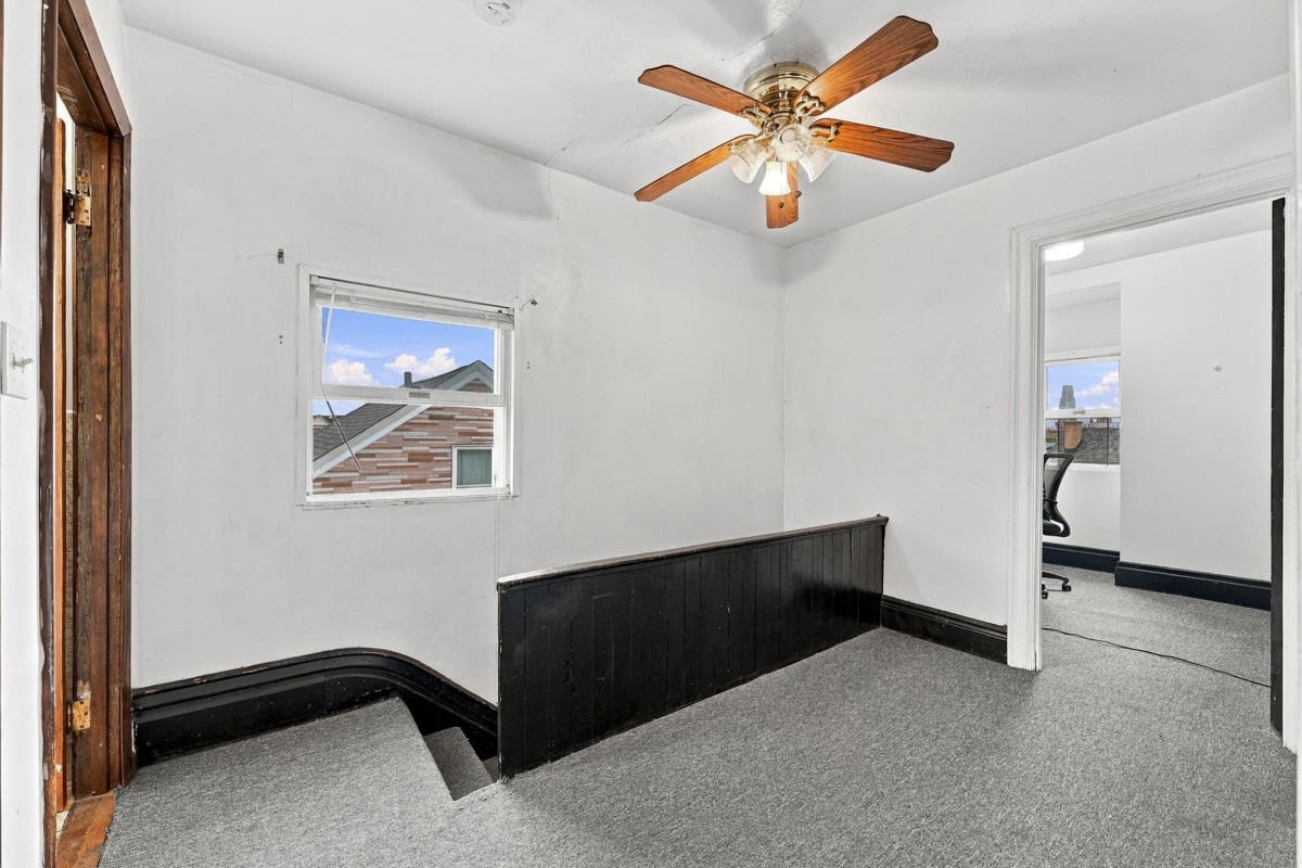 4911 Sciota Street, Pittsburgh, PA 15224 2nd and 3rd floor apartment has a large eat-in kitchen, living room, 1/2 bath on the 2nd level, three bedrooms and full bathroom on the 3rd floor.