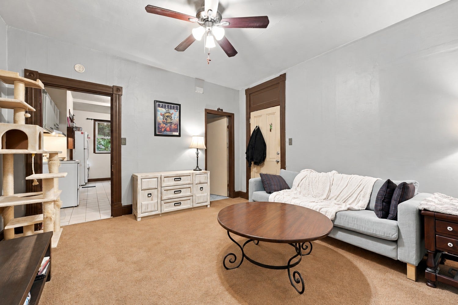4911 Sciota Street, Pittsburgh, PA 15224 1st floor apartment has living room, large eat-in kitchen, spacious bedroom and full bathroom.