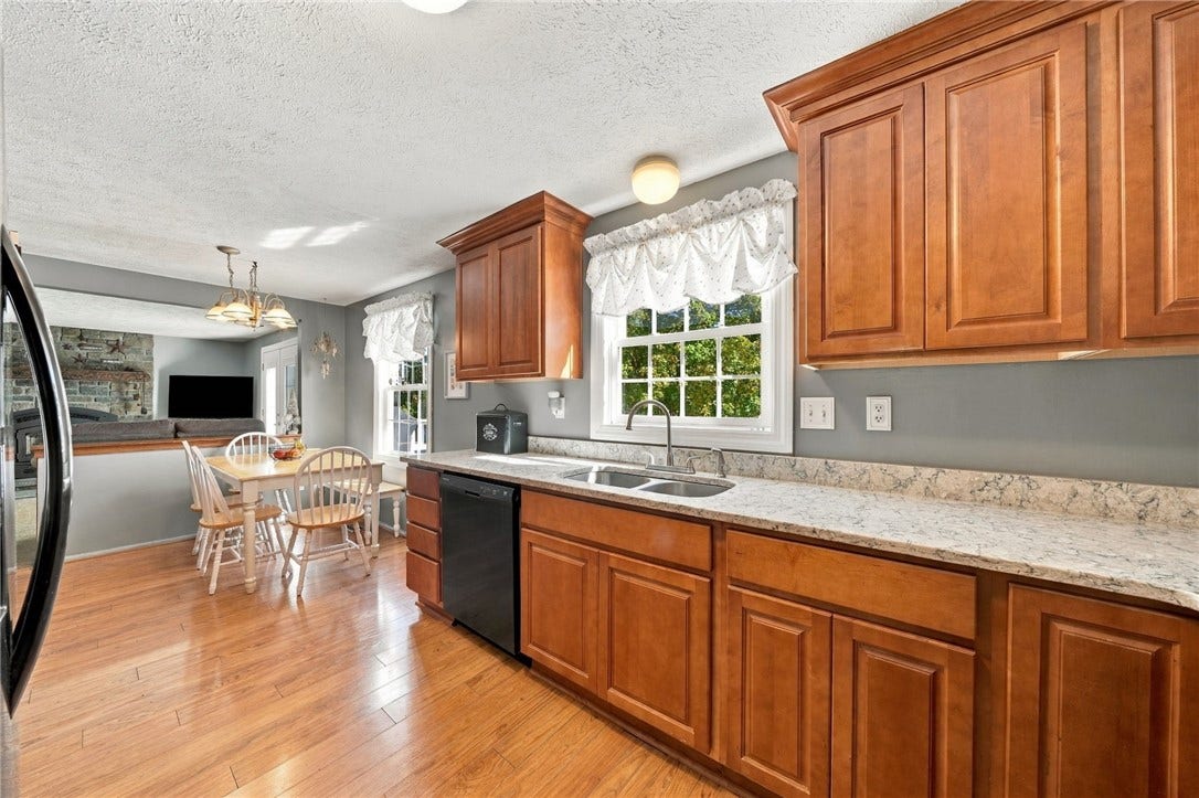 140 Slatewood Ct, Bethel Park, PA 15102 140 Slatewood Ct, Bethel Park, PA 15102