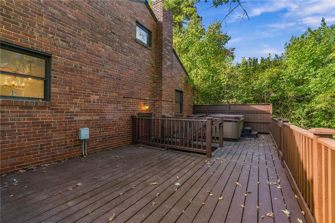 6 Robb Hollow Rd, Pittsburgh, PA 15243