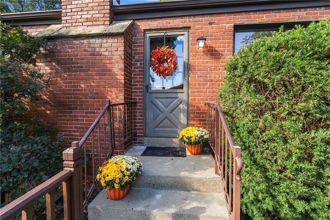 6 Robb Hollow Rd, Pittsburgh, PA 15243