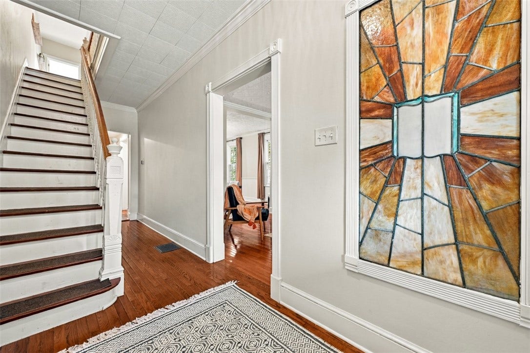 123 4th Street, Pittsburgh, PA 15215 Interior Entry Foyer