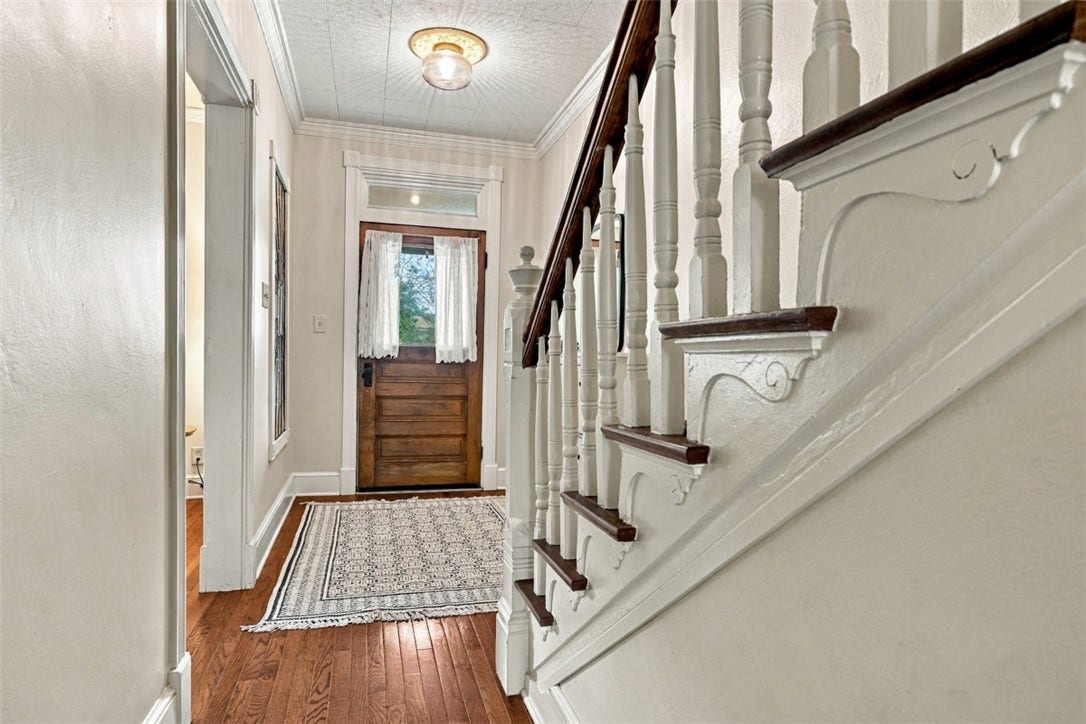 123 4th Street, Pittsburgh, PA 15215 Interior Entry Foyer