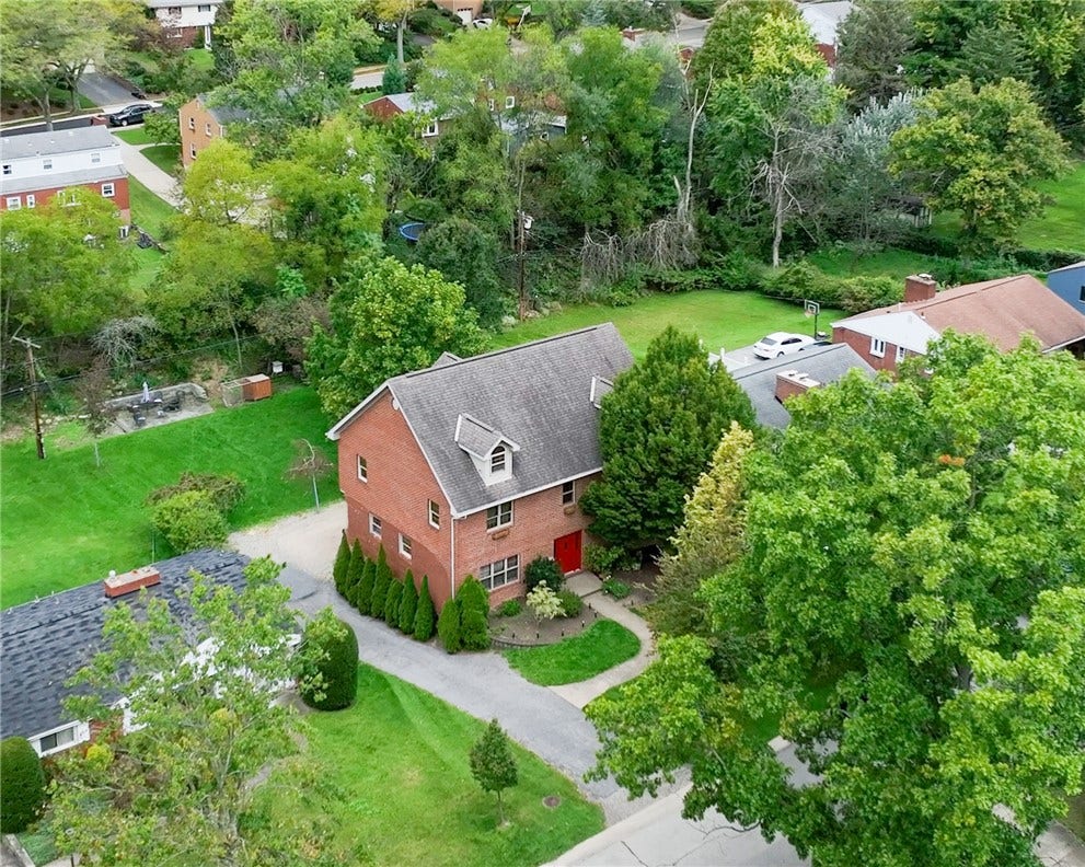 1286 Lakemont Dr, Pittsburgh, PA 15243