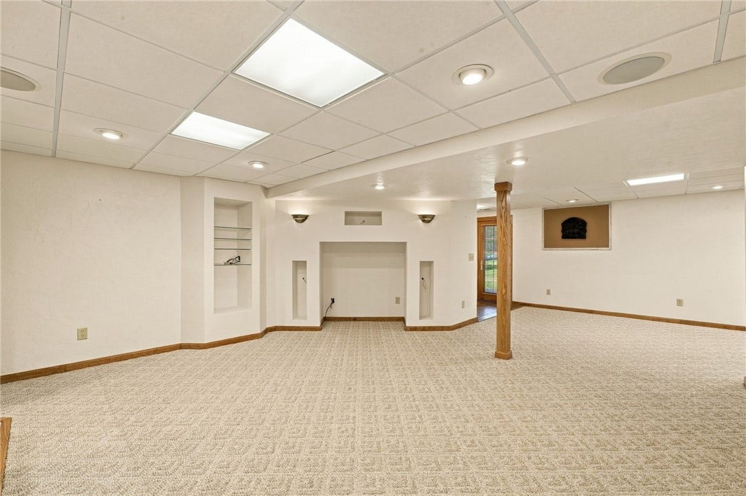 909 CLAYTON DR, Greensburg, PA 15601 909 CLAYTON DR, Greensburg, PA 15601