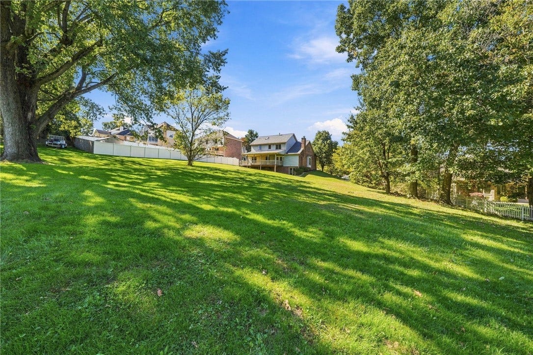 909 CLAYTON DR, Greensburg, PA 15601 909 CLAYTON DR, Greensburg, PA 15601