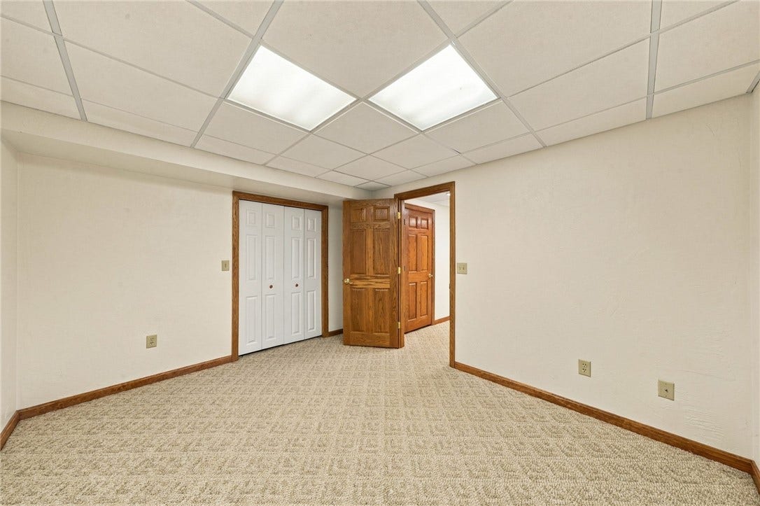 909 CLAYTON DR, Greensburg, PA 15601 909 CLAYTON DR, Greensburg, PA 15601