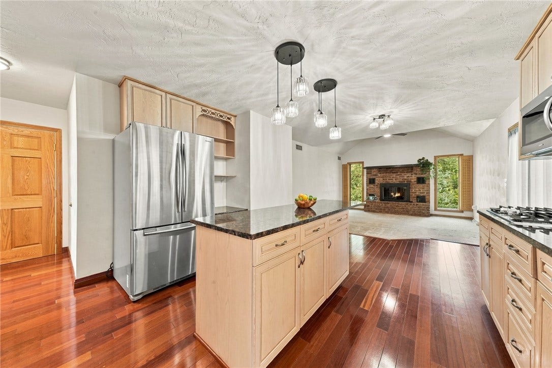 909 CLAYTON DR, Greensburg, PA 15601 909 CLAYTON DR, Greensburg, PA 15601