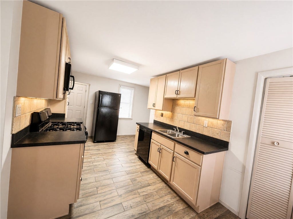 1520 1/2 4th Ave, Coraopolis, PA 15108 1520 1/2 4th Ave, Coraopolis, PA 15108