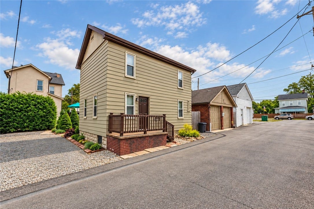 1520 1/2 4th Ave, Coraopolis, PA 15108 1520 1/2 4th Ave, Coraopolis, PA 15108