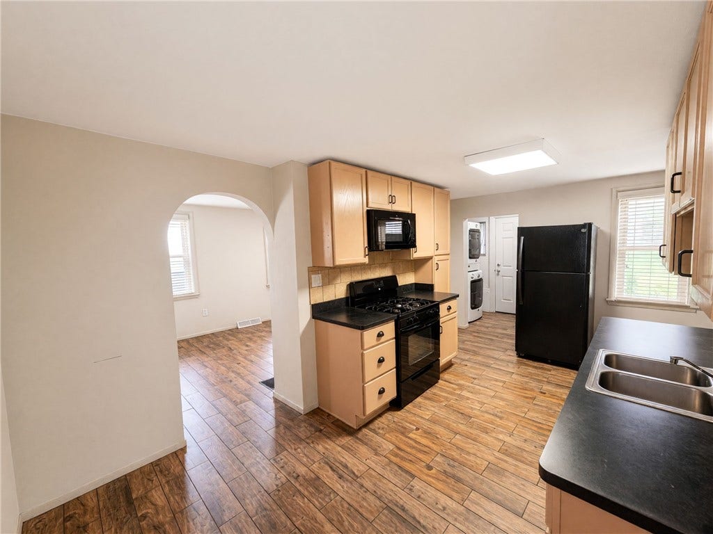 1520 1/2 4th Ave, Coraopolis, PA 15108 1520 1/2 4th Ave, Coraopolis, PA 15108