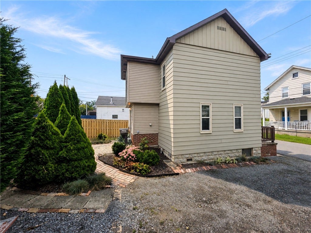 1520 1/2 4th Ave, Coraopolis, PA 15108 1520 1/2 4th Ave, Coraopolis, PA 15108