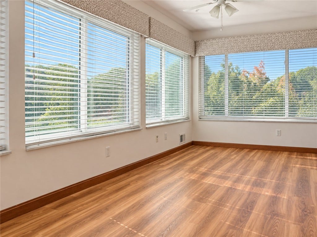 Large Sunny Room!