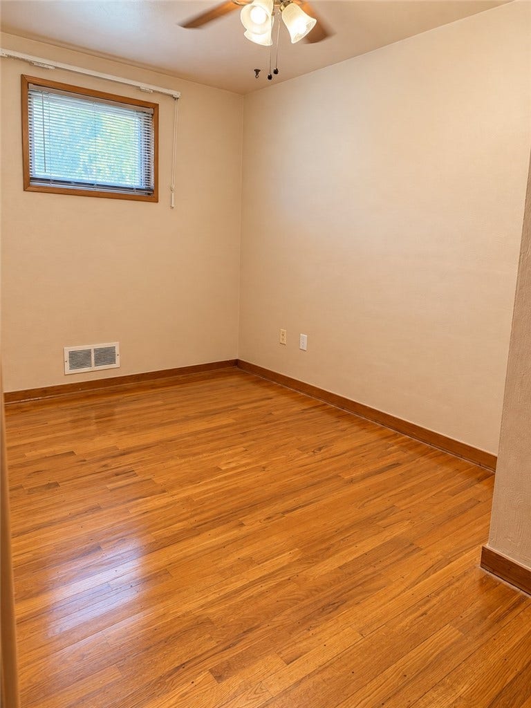 3344 Sycamore Dr, Pittsburgh, PA 15234