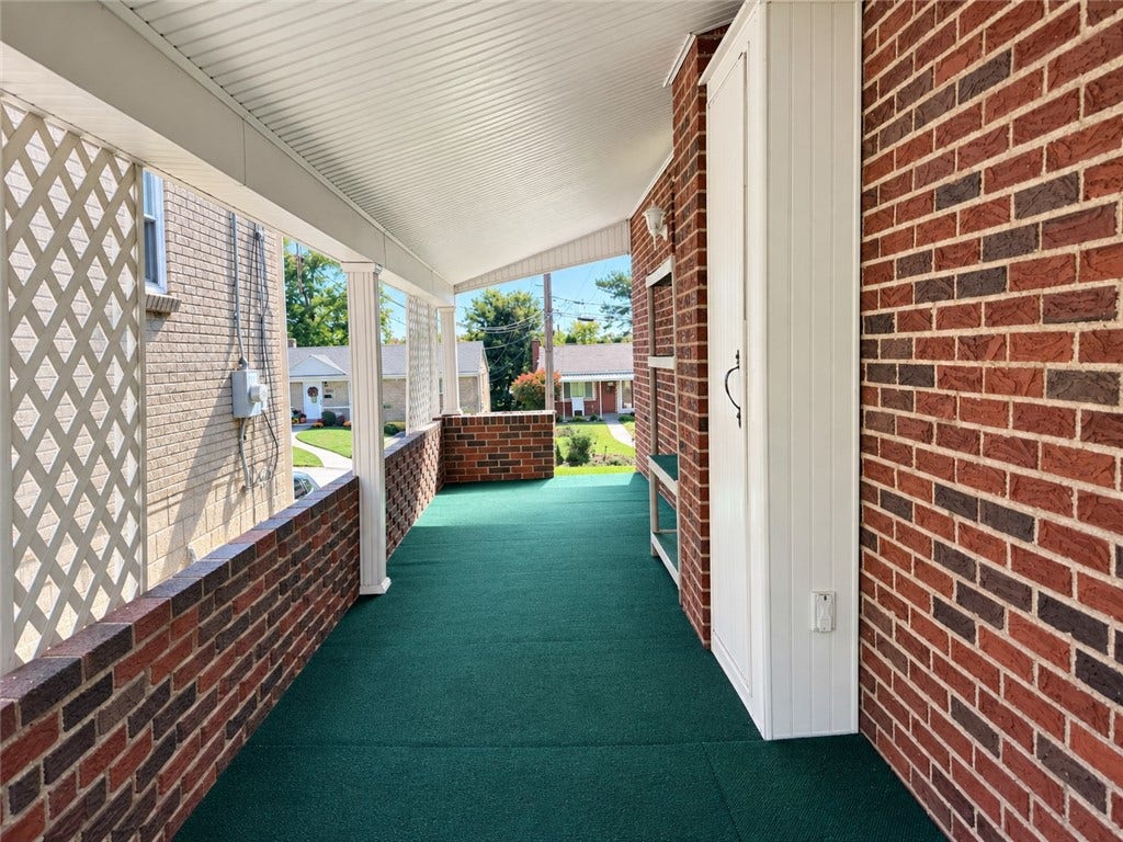 A narrow side porch you say?  No, I say see the next picture