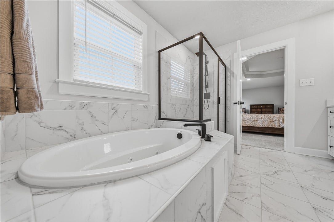 325 Crest Ln, Mars, PA 16046
