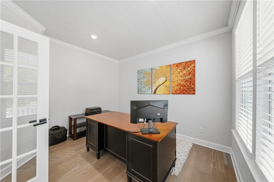 325 Crest Ln, Mars, PA 16046