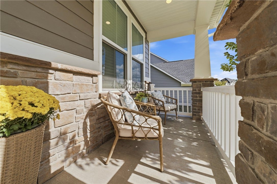325 Crest Ln, Mars, PA 16046