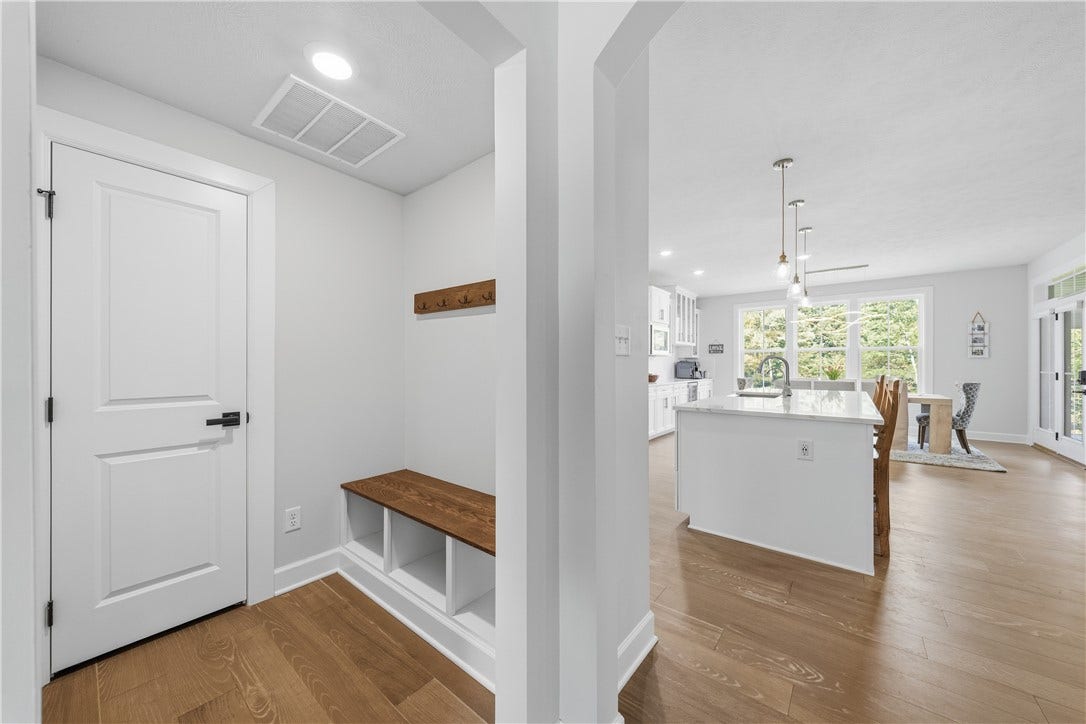 325 Crest Ln, Mars, PA 16046