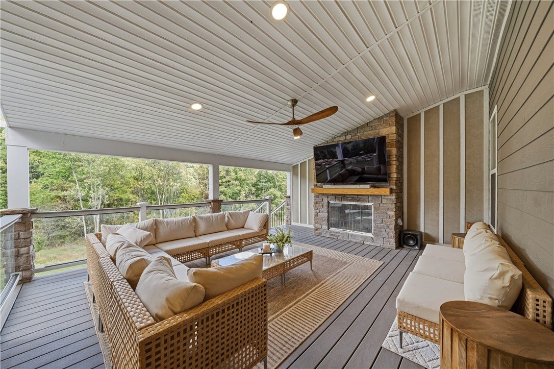 325 Crest Ln, Mars, PA 16046