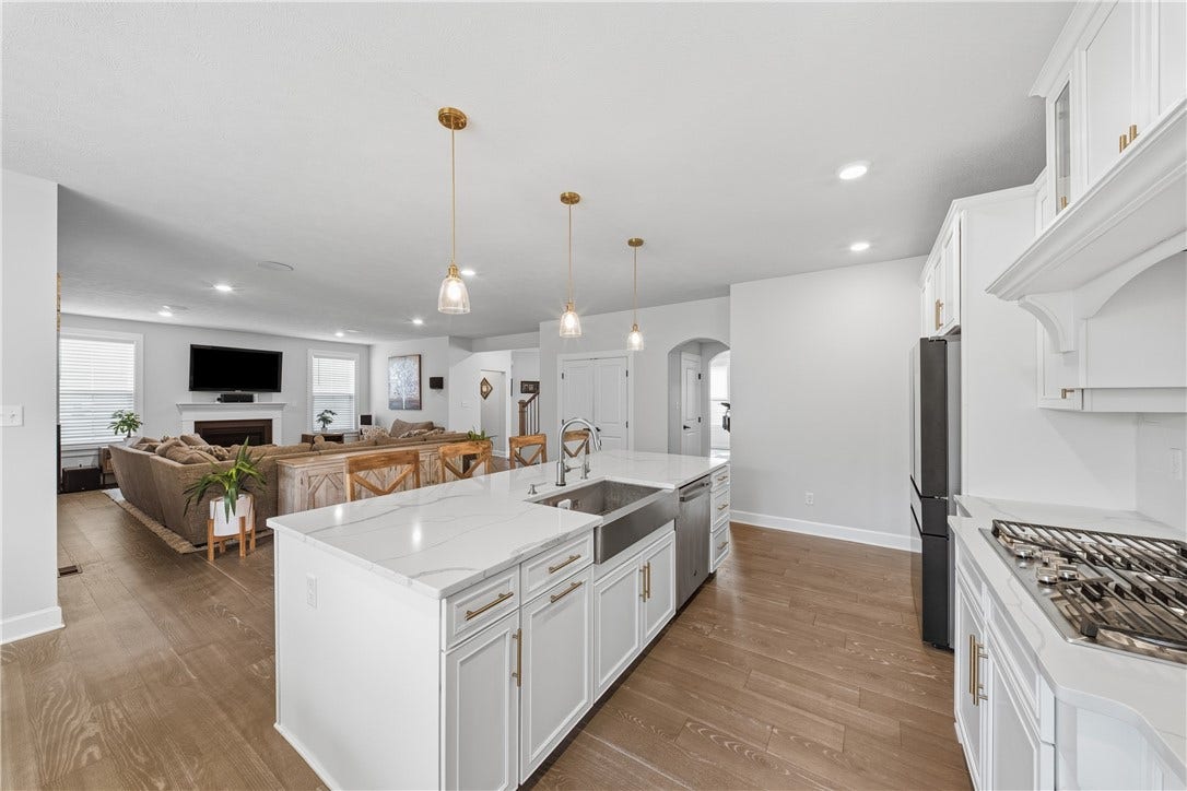 325 Crest Ln, Mars, PA 16046