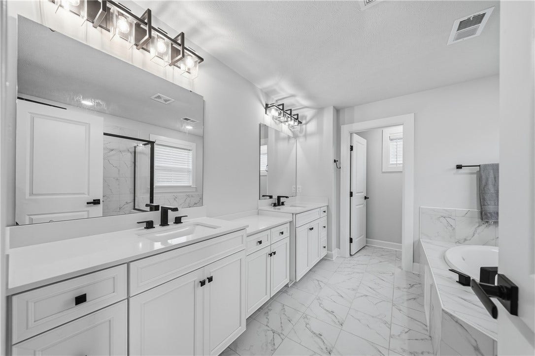 325 Crest Ln, Mars, PA 16046
