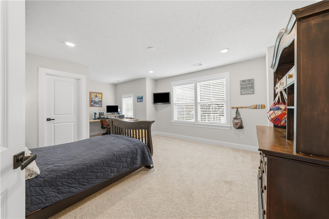 325 Crest Ln, Mars, PA 16046