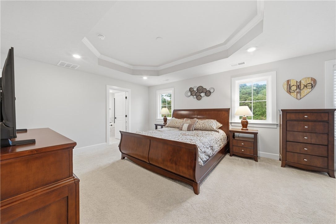 325 Crest Ln, Mars, PA 16046