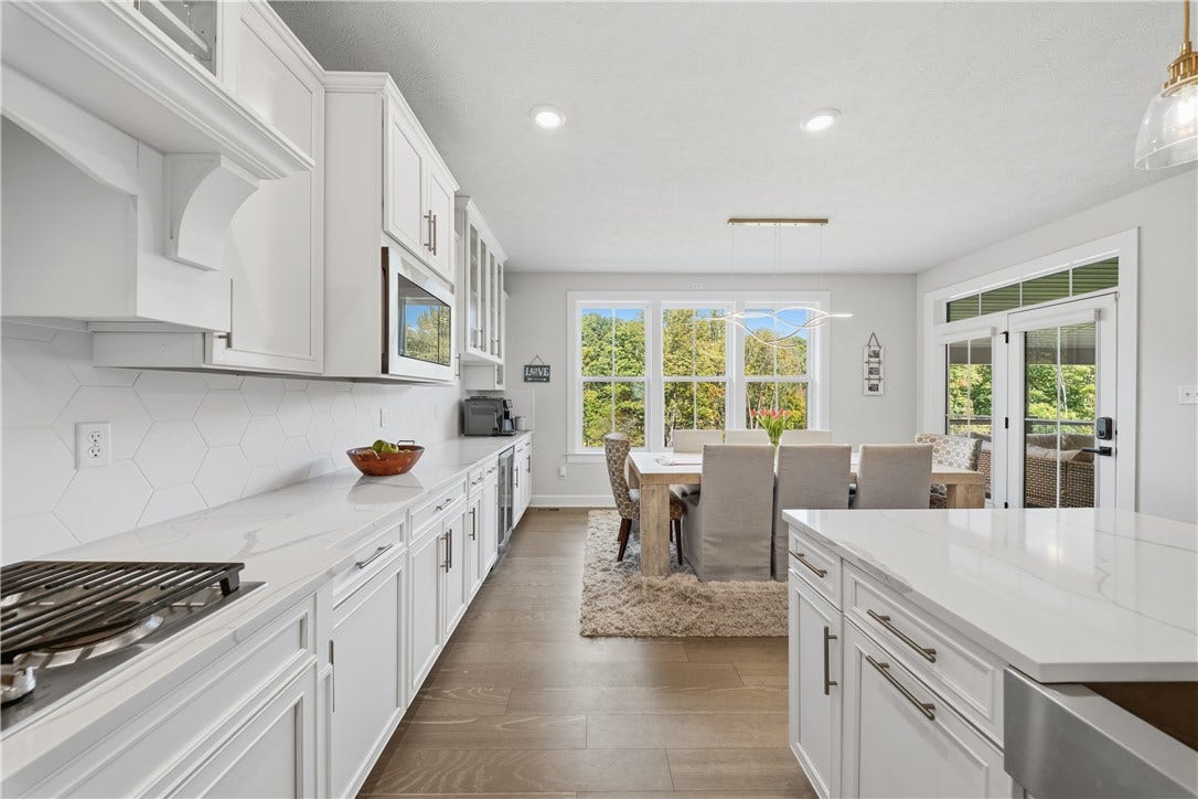 325 Crest Ln, Mars, PA 16046
