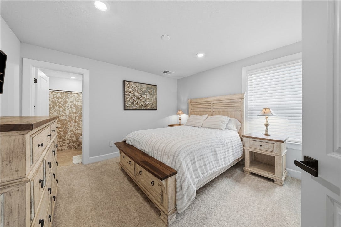 325 Crest Ln, Mars, PA 16046
