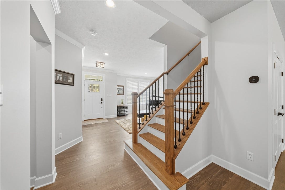 325 Crest Ln, Mars, PA 16046