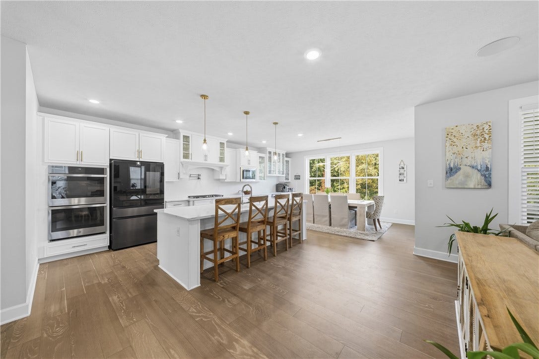 325 Crest Ln, Mars, PA 16046