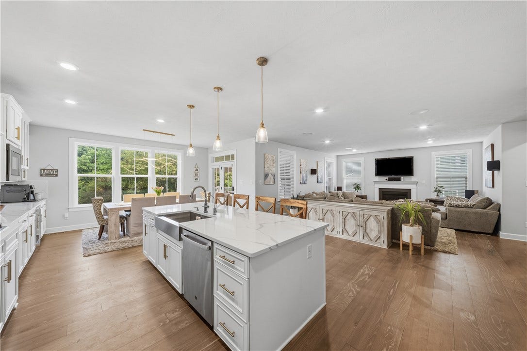 325 Crest Ln, Mars, PA 16046