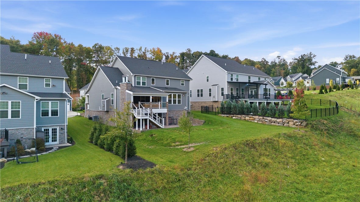 325 Crest Ln, Mars, PA 16046